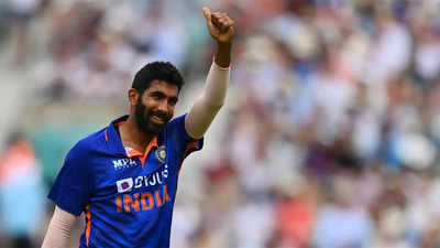 'Galat likha hai': Jasprit Bumrah raises objection to being mentioned as 'right-arm medium' - Watch