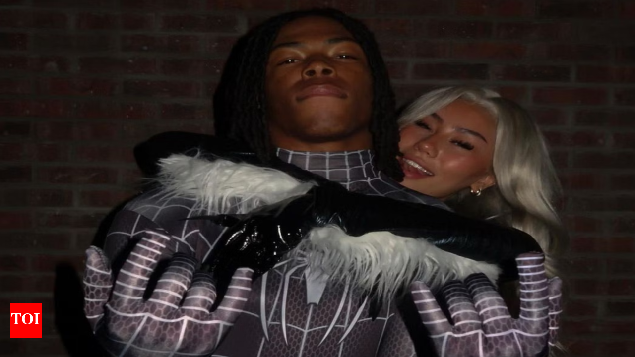 Jahmyr Gibbs' Partner Nicole Anderson Shares Field Photos and Love  Post-Lions' Win | NFL News - Times of India