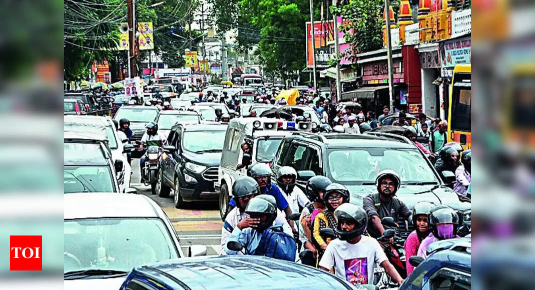 Heavy Rains Disrupt Delhi and NCR Traffic