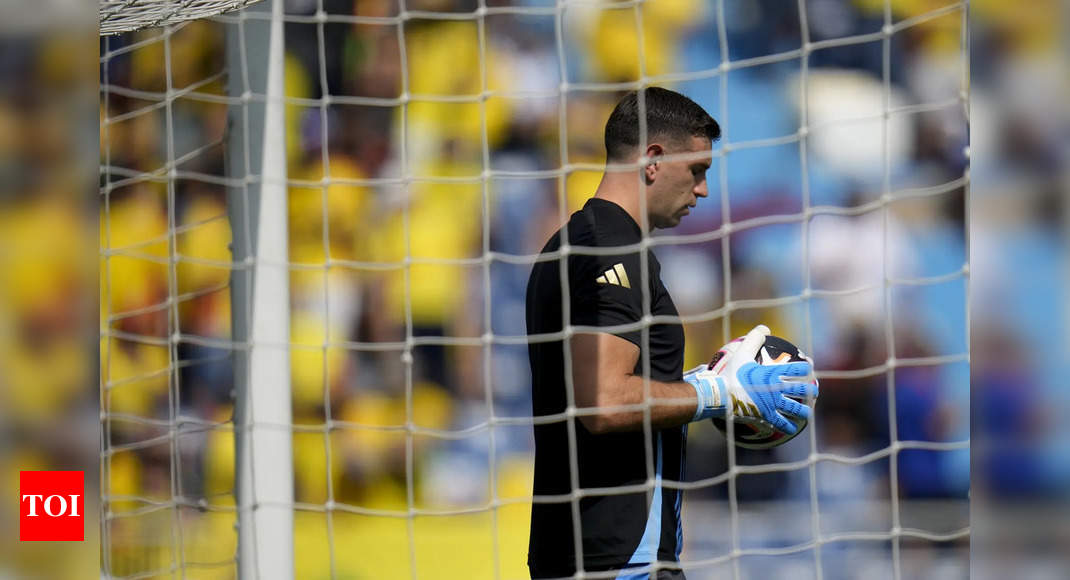 “Me abofeteó”: el portero argentino Emiliano Martínez agrede a un camarógrafo de televisión tras un partido de clasificación para el Mundial – Ver | Noticias de futbol