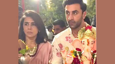 Neetu Kapoor shares a heartfelt PIC with Ranbir Kapoor as they bid farewell to Ganpati Bappa