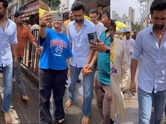 Vicky Kaushal walks barefoot to Lalbaugcha Raja