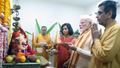 'Deal with it': Oppn vs BJP over PM Modi attending Ganpati Puja celebrations at CJI's house