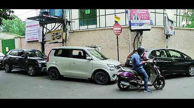 Complaints against parking mafia from Alipore, Short St