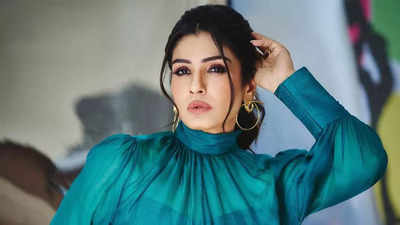 Raveena Tandon apologizes for not clicking selfies with fans in London: 'Bandra incident has left me a bit nervous and traumatised'