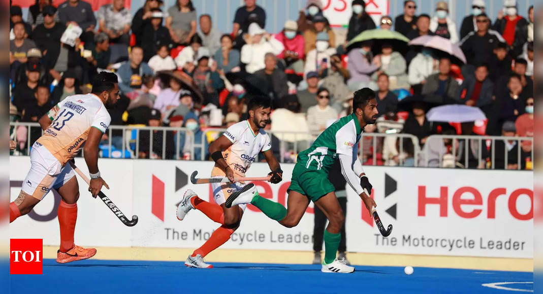 India Edges Pakistan in Thrilling Champions Trophy Match