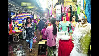 Markets extend business hours for pre-puja shoppers but weekend rain plays spoilsport