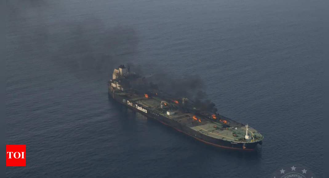 Salvagers launch new attempt to tow an oil tanker blown up by Yemen’s Houthi rebels – Times of India