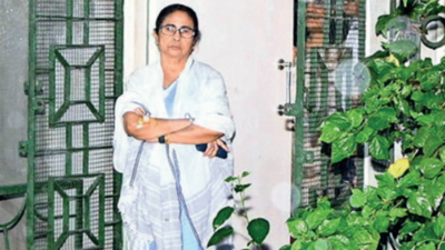 West Bengal CM Mamata Banerjee waits at doorstep with folded hands but live-stream derails 2nd talks attempt