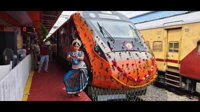 PM flags off two Odisha-passing Vande Bharat trains