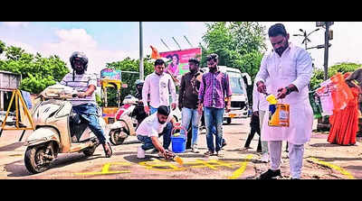 Youth Cong colours potholes