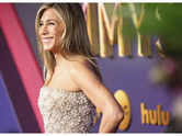 Jennifer Aniston brings Hollywood glam to Emmys