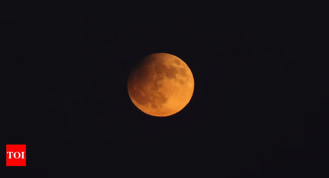 S​​upermoon eclipse captivates skies across multiple continents​​ – Times of India