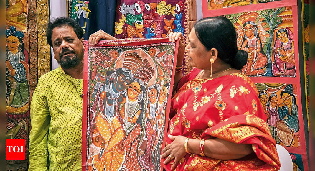 Weavers & women artisans at the heart of textile show | Delhi News