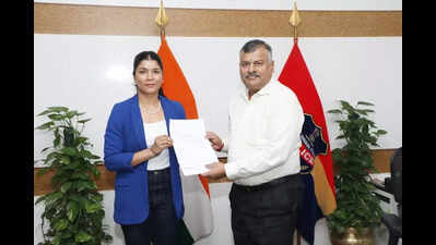 Boxer Nikhat Zareen joins T police, appointed as DSP