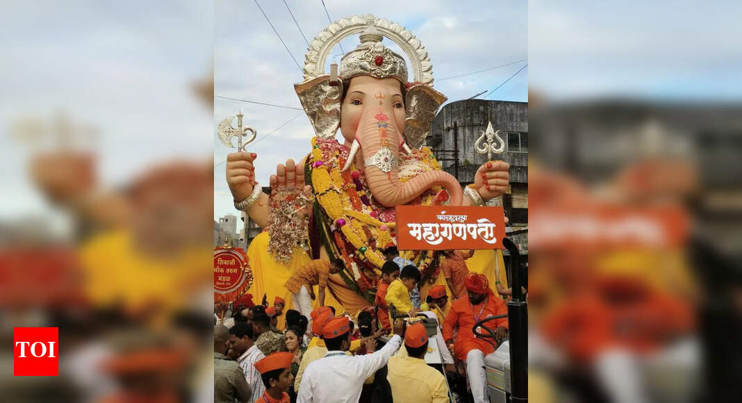 Kolhapur Bids Adieu To Ganapati Bappa On Grand Scale, Minor Lathicharge ...