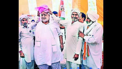 Motor mouths embarrass Cong; BJP attacks ‘job offers for votes’