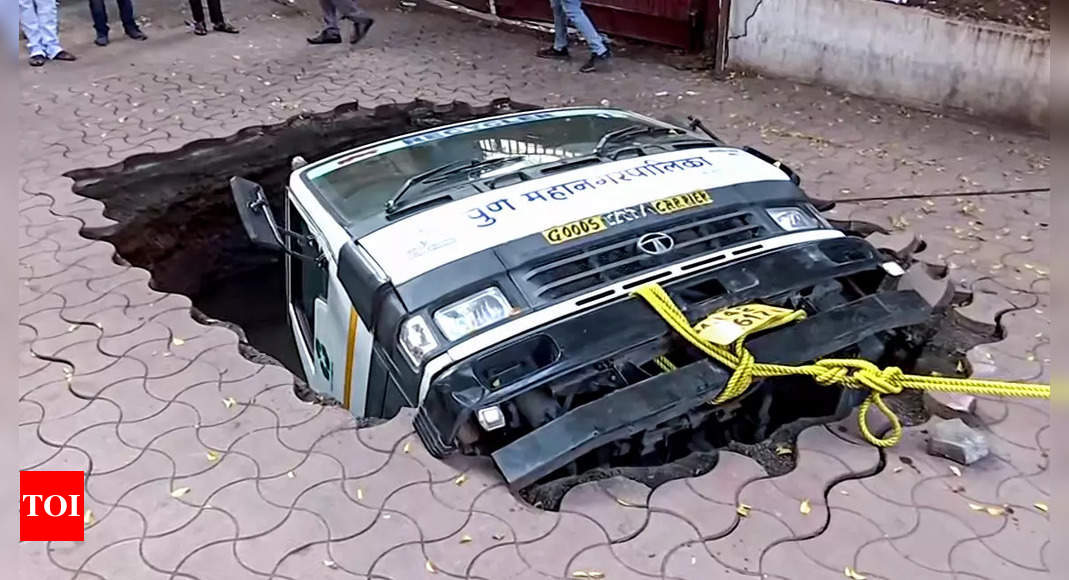 Truck Falls Into Sinkhole at Pune Post Office