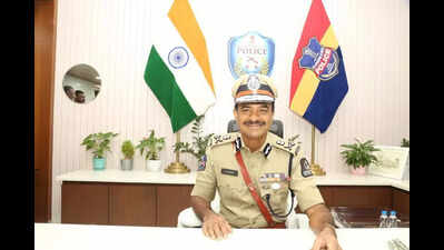 There was no lathicharge near Charminar: Hyd CP