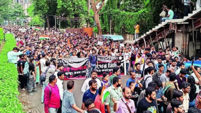 Junior doctors end Swasthya Bhavan sit-in with march to CBI HQ