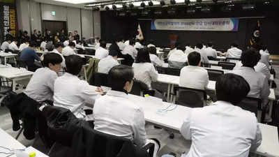 South Korea arrests trainee doctor over 'blacklist' of non-striking colleagues