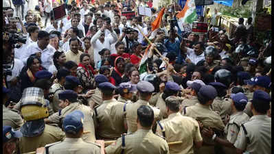 Cong members protest in Doon over crime against women