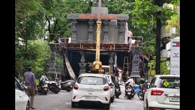 Pandals still occupy roads, creating traffic congestions