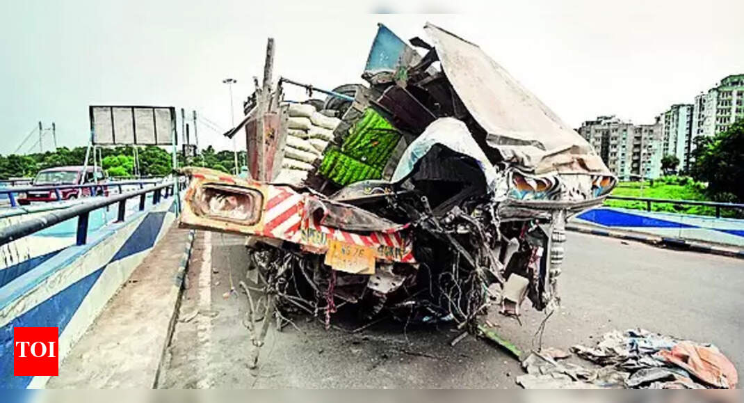 Tragic Collision on Vidyasagar Setu: 1 Dead, Multiple Injured in Truck ...