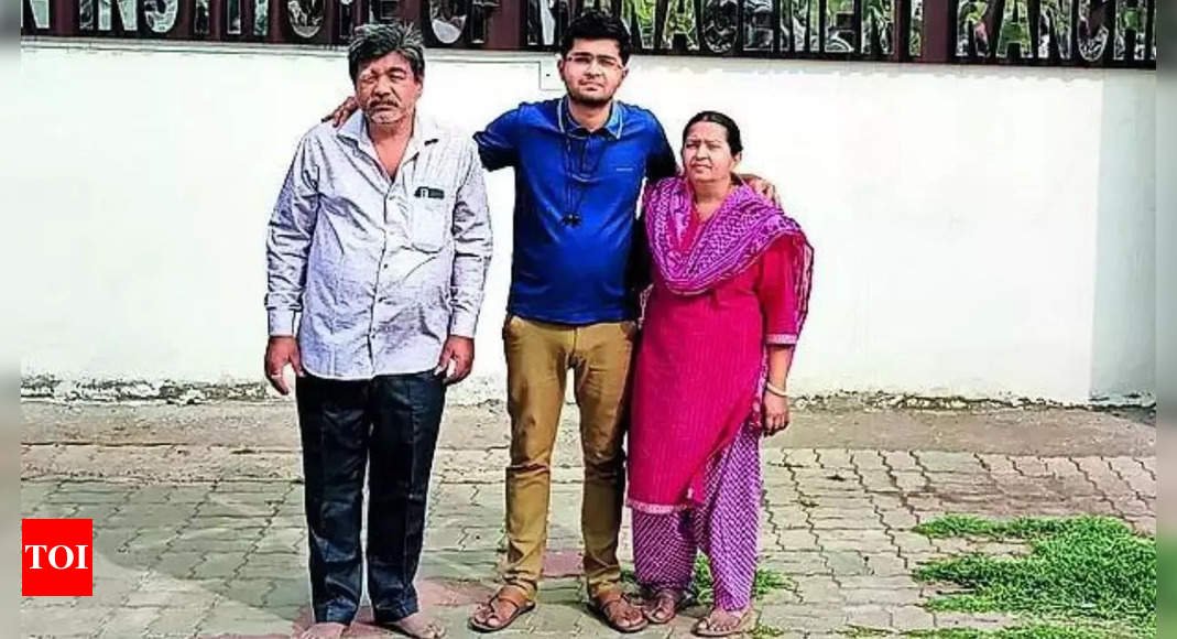 Palanpur tea seller’s son gets into IIM Ranchi | Ahmedabad News