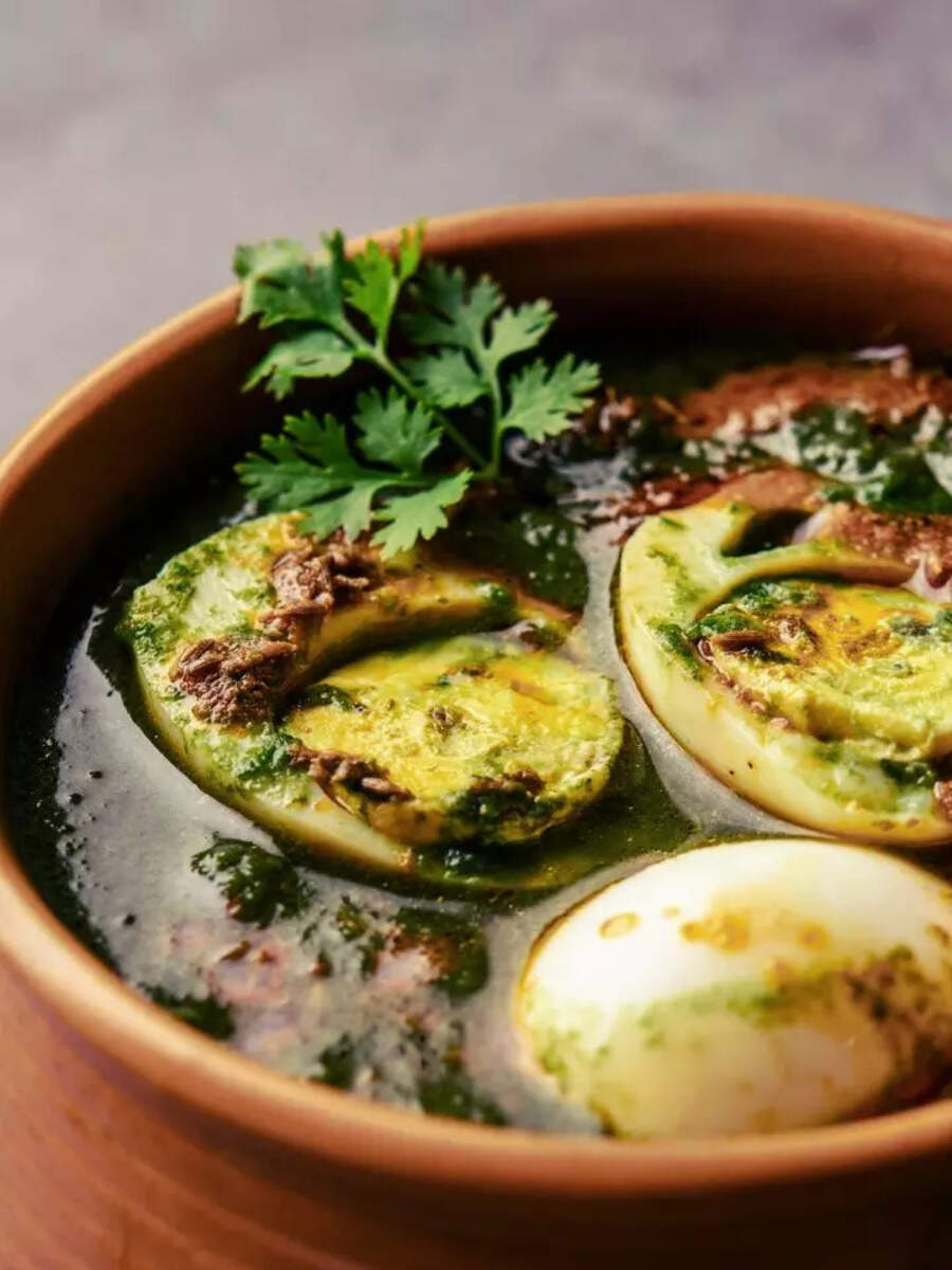 How to make Bengali-style Deemer Kosha(Egg Curry) at home | Times of India