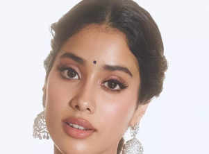 Janhvi Kapoor Redefines Surreal Elegance in Her Stunning New Half Saree Look