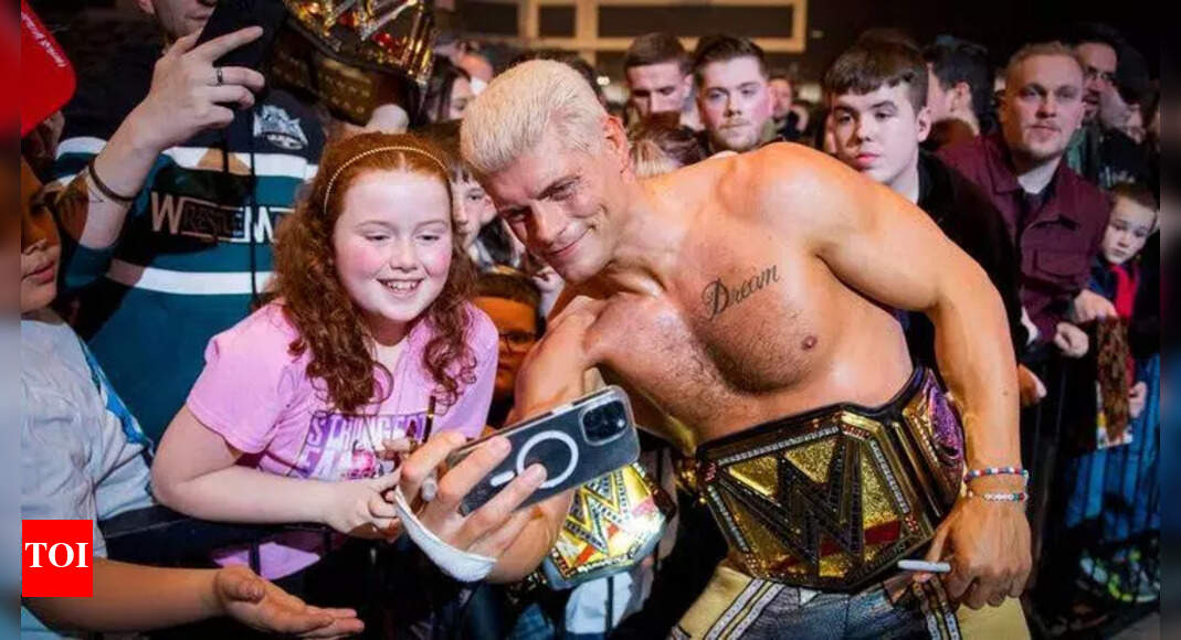 Unforgettable WWE Fan Moments: From Emotional Welcomes to Wild Attacks ...