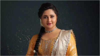 Rashami Desai shows off her 'desi' vibe ahead of Navratri