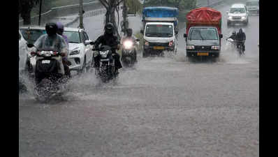 Overflowing sewage, stranded vehicles in city on red alert day