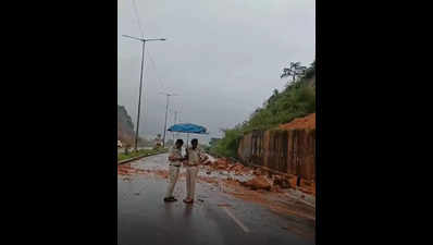 Loutolim-Verna bypass landslide disrupts traffic