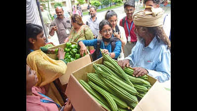 Kristu Jayanti fair sees farmers sell produce directly to students, faculty