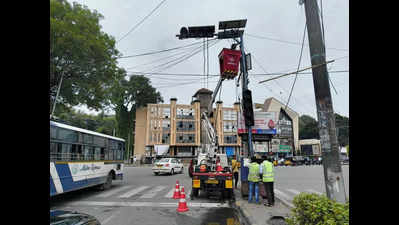 Rains force shutdown of signals, traffic gridlocked