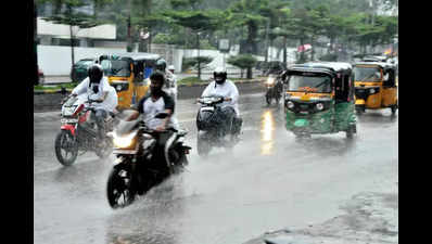 Traffic crawls as rain hits Hyderabad, yellow alert in several dists for 3 days