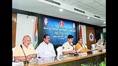 Police push for liquor ban in city pandals