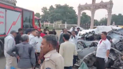 7 dead after car rams into trailer truck in Gujarat's Sabarkantha district