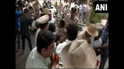 Muda 'scam': BJP workers detained after protesting outside Siddaramaiah's residence