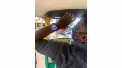 Bengaluru auto driver flashes his watch to collect payments; photo goes viral