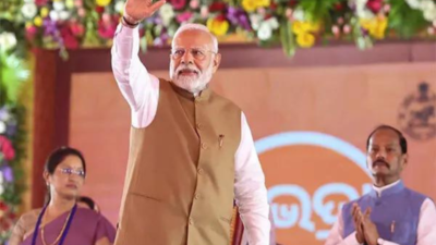 Haryana: PM Modi stops speech midway after spotting boy holding his ...
