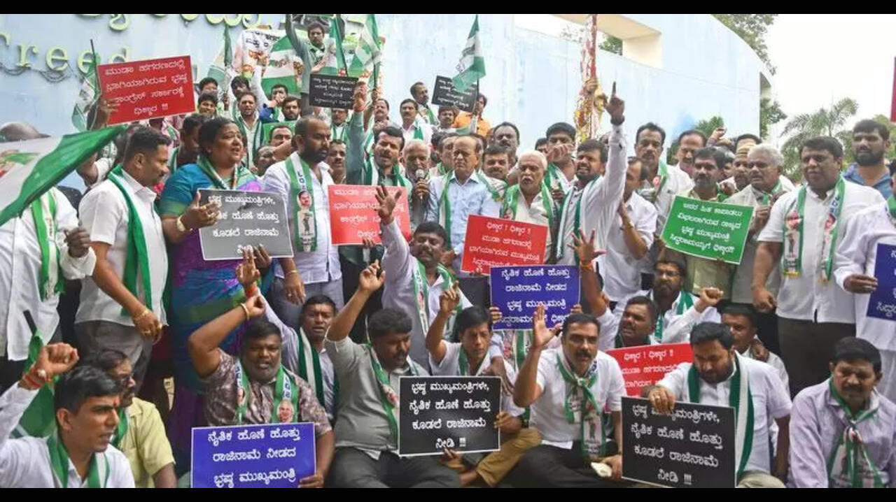 Siddaramaiah: Bjp, Jd(s) Members Protest, Demands Siddaramaiah's  Resignation | - Times of India