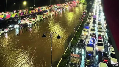 Evening downpour gridlocks Mumbai: 4 dead, severe waterlogging, train and flight services distrupted as city receives over 200mm rain