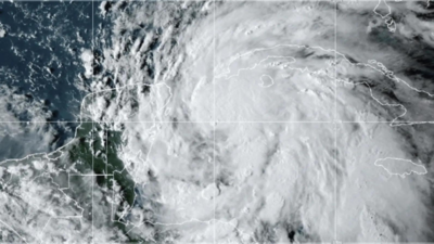 Furacão Helene provoca evacuações em massa na Flórida à medida que se aproxima do continente