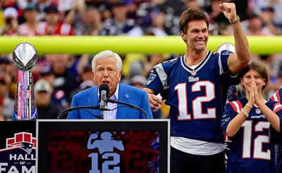 Robert Kraft acquires signed Tom Brady rookie card for a whopping $120,000 at auction