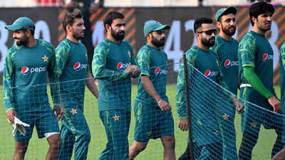 ‘Beda garak kar diya Pakistan cricket ka’ – Ahmed Shehzad slams Test squad selection