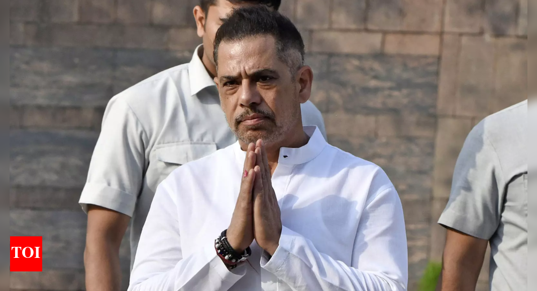 Vadra hits back at Modi's 'dalaal, damaad' attack