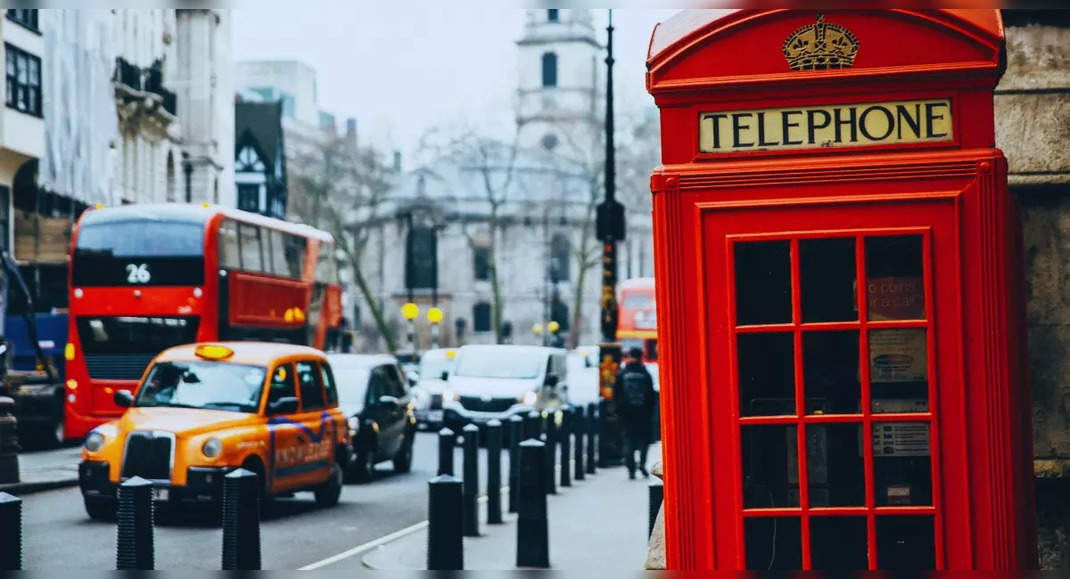 This telephone booth in UK is one of world’s smallest museums